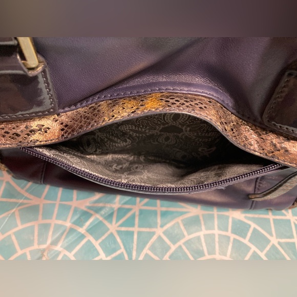 πTODAY***$39***Vintage Sharif navy leather purse w metallic snakeskin accents. - Picture 6 of 10